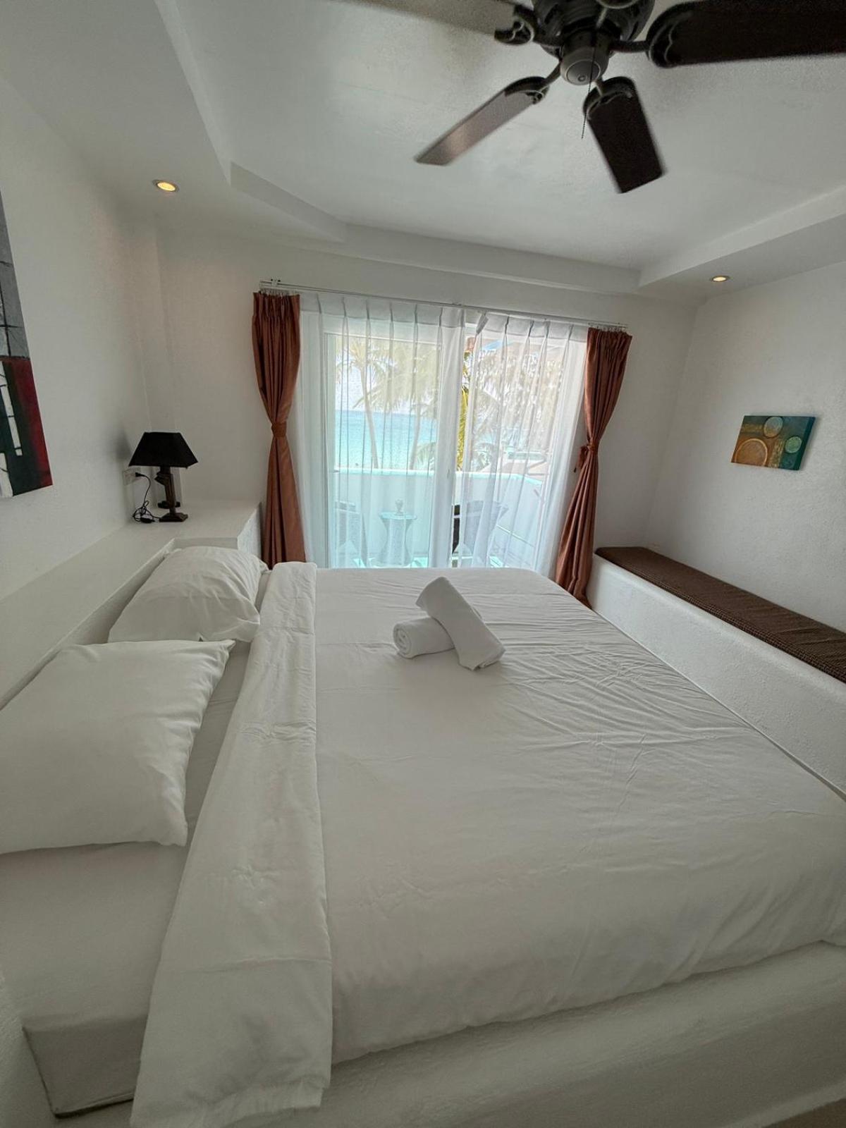 Calypso Beach And Dive Resort Manoc-Manoc Exterior foto